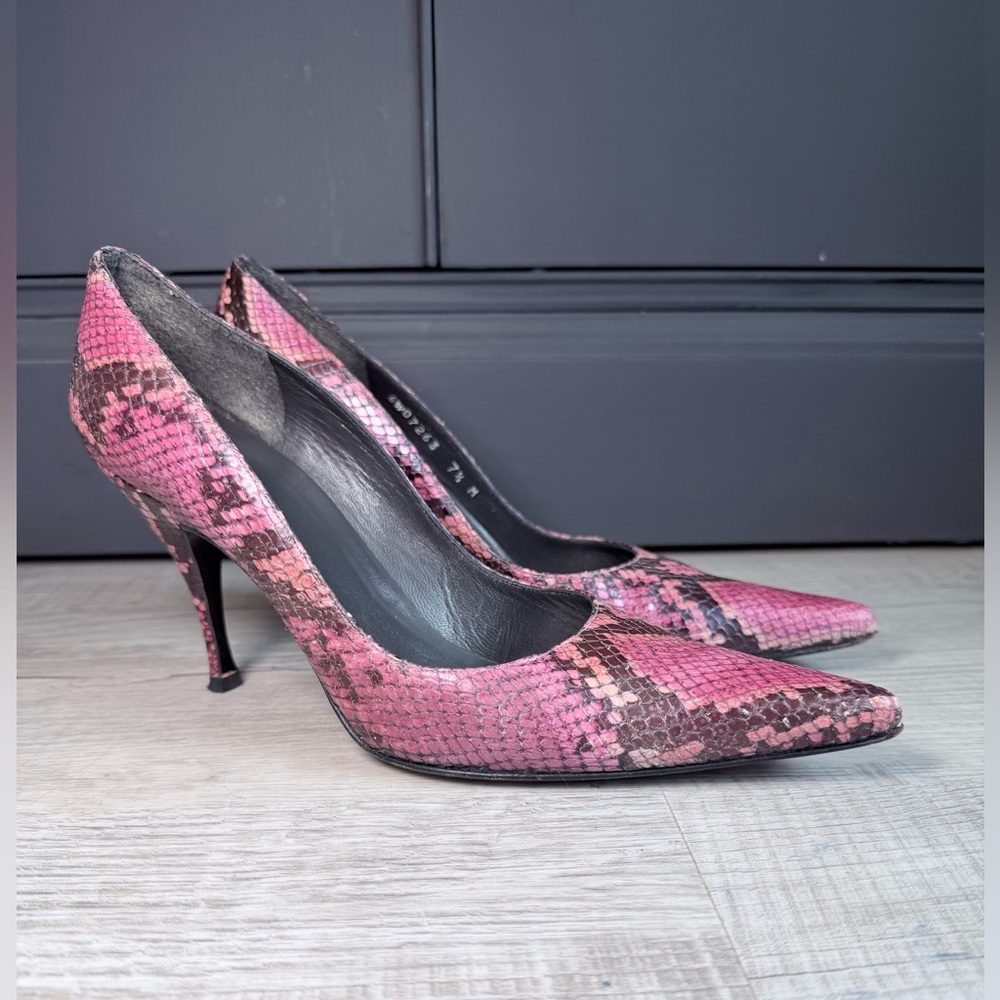 Stuart Weitzman Pink Snakeskin Pointed Toe Stiletto Heels Made in Spain